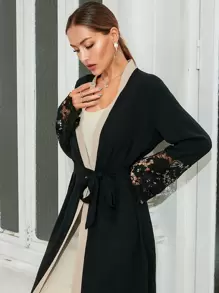 SHEIN Najma 水溶蕾絲拼接拼接邊腰帶阿拉伯罩袍 - 黑色 - 查看 3