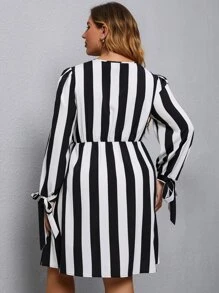 Vestido de rayas verticales con nudo - Blanco y Negro - Ver 2