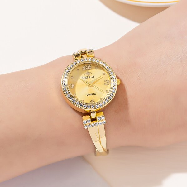 

Rhinestone Decor Round Pointer Quartz Watch