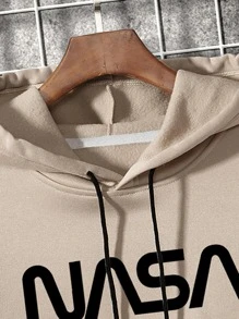 Manfinity Men Slogan Graphic Kangaroo Pocket Drawstring Hoodie - Khaki - View 5