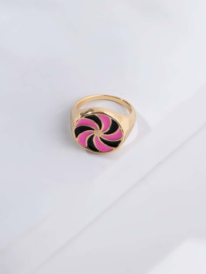 Anneau à détail géométrique