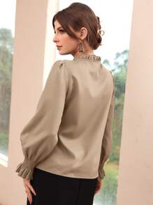 Modelyn 打褶荷葉袖木耳邊繫帶領襯衫 - 卡其色 - 查看 2