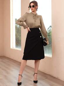 Modelyn 打褶荷葉袖木耳邊繫帶領襯衫 - 卡其色 - 查看 3