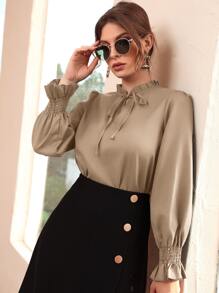 Modelyn 打褶荷葉袖木耳邊繫帶領襯衫 - 卡其色 - 查看 4
