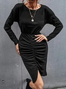 Vestido unicolor de hombros caídos bajo con fruncido - Negro - Ver 5