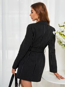 فستان بليزر مخطط عمودي حزام