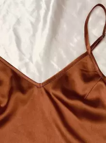 缎面吊带上衣 & 系腰短裤 & 长裤 & 发带 睡衣套装 / 睡衣套装 - 鏽棕色 - 查看 4