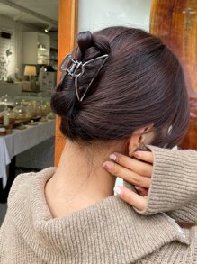 DAZY Minimalist Hair Claw - Silver - View 1