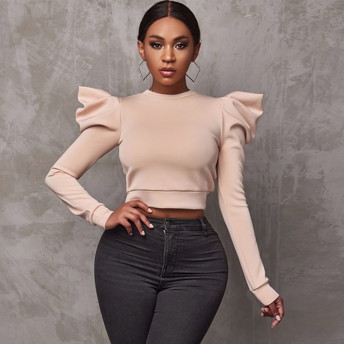 Кроп-топ с пышным рукавом