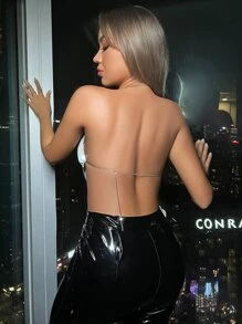 SHEIN SXY Haut métallique sans dos avec détail de chaîne de bandana froncé et orné de strass, haut de soirée