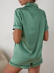 条纹纽扣前缎睡衣套装