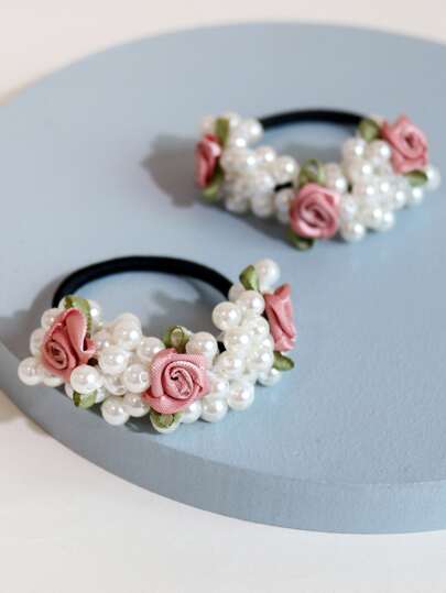 ربطة شعر مزينة باللؤلؤ الصناعي وزهور - طفلة صغيرة - 2 قطعة