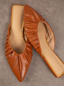 Mules planos de punta minimalista