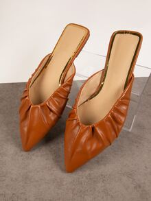 Mules planos de punta minimalista