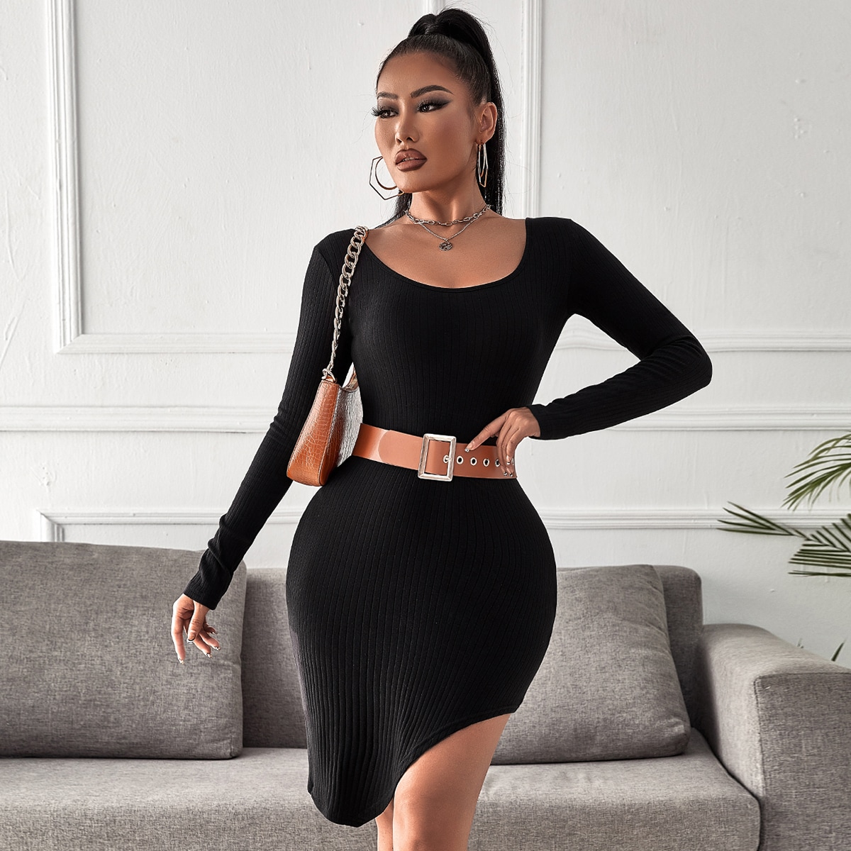 Платье с круглым вырезом без пояса