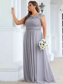 Plus Cut Out Back Appliques Chiffon Bridesmaid Dress - Grey - View 3