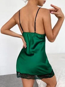蕾絲邊緞面吊帶睡裙
