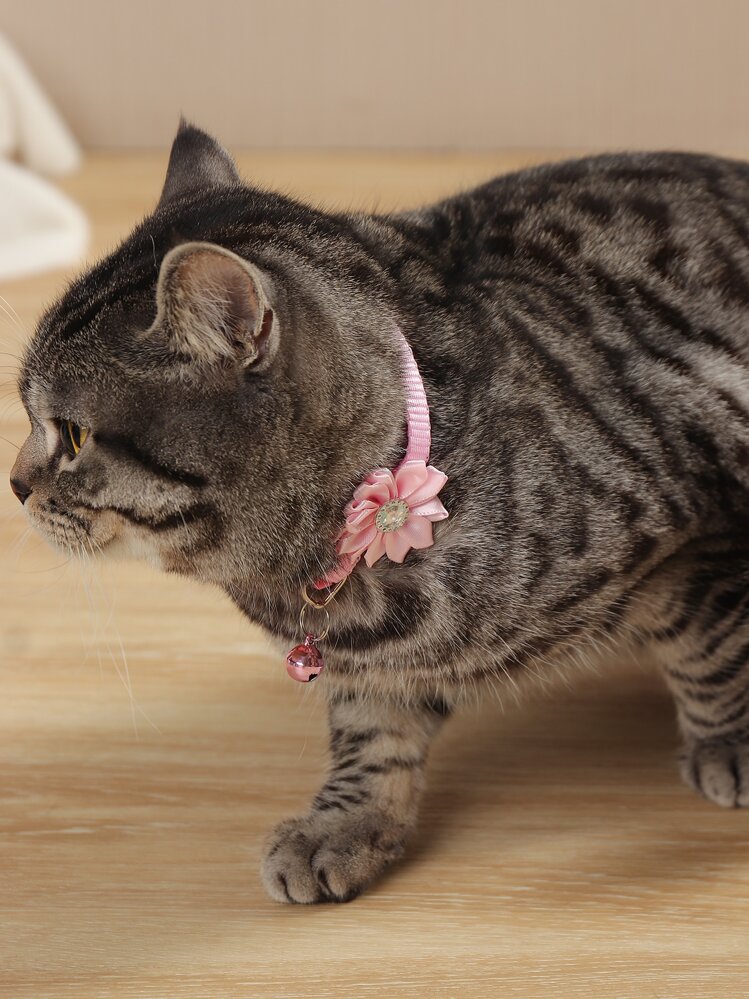 1 pieza Collar para mascotas con campana con diseño de flores veraniegas y enganche para correa - Añade 2