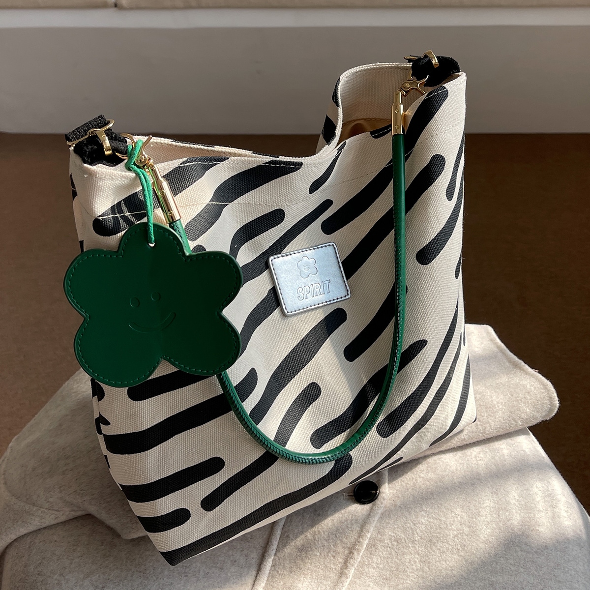 Сумка на плечо в полоску