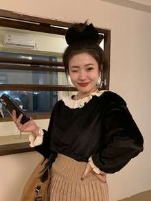 Blus Beludru dengan Kerah Kontras dan Kancing di Bagian Depan - Hitam - View 5