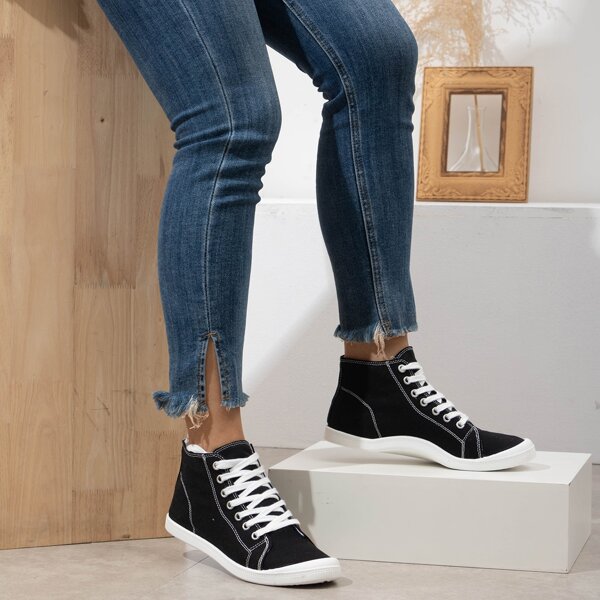

Minimalist Lace-up Front High Top Skate Shoes, Black