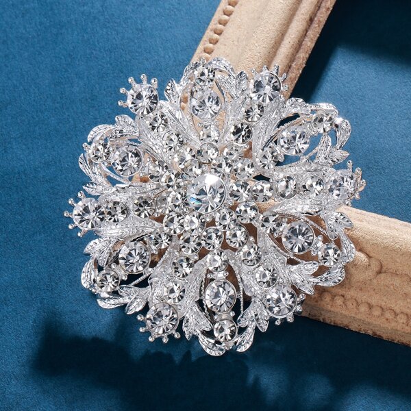 

Rhinestone Flower Decor Brooch, Silver
