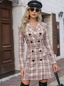 Simplee فستان بليزر مربعات ملونة صف ازرار مزدوجة بتفاصيل رفرف ملتوي حزام