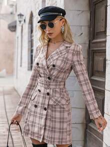 Simplee فستان بليزر مربعات ملونة صف ازرار مزدوجة بتفاصيل رفرف ملتوي حزام