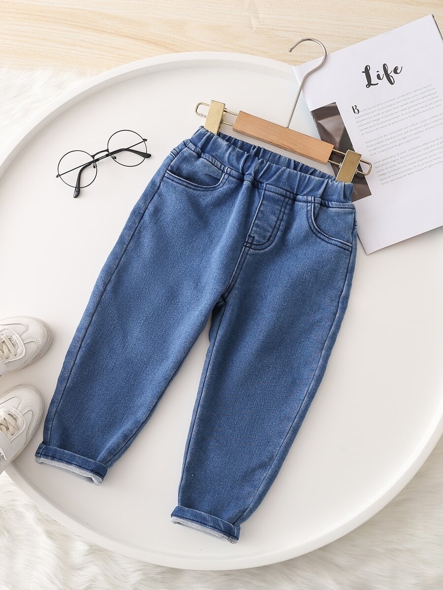 SHEIN Playful Pals 年轻男孩中性街头休闲松紧腰宽松牛仔裤配扁平口袋 - 深色水洗藍 - 查看 1