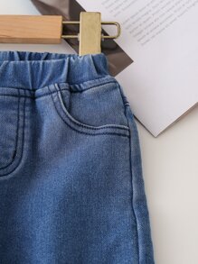 SHEIN Playful Pals 年轻男孩中性街头休闲松紧腰宽松牛仔裤配扁平口袋 - 深色水洗藍 - 查看 4