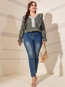 SHEIN Unity Plus Ditsy Floral Print Contrast Lace Ruffle Trim Flounce Sleeve Blouse - Multicolor - View 4