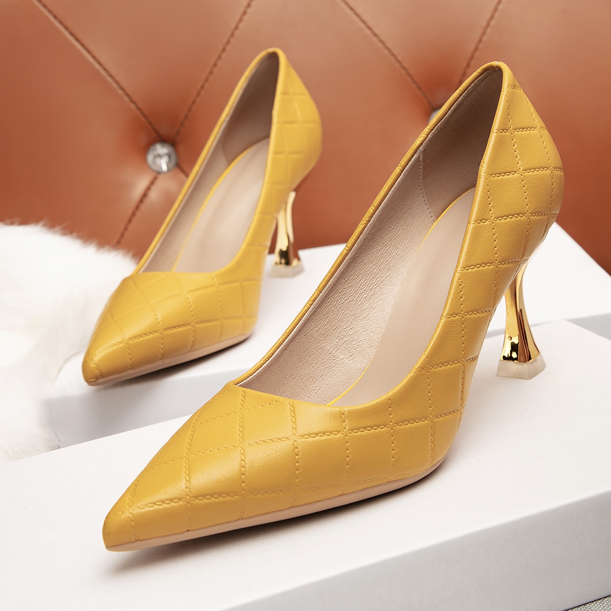 Туфли-лодочки на каблуках стеганый тиснением на каблуке-пирамиде