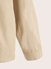 SHEIN 男孩字母貼布前口袋襯衫 - 卡其色 - 查看 4