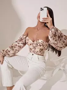 Chiquease Top corto de hombros descubiertos con estampado floral de manga farol