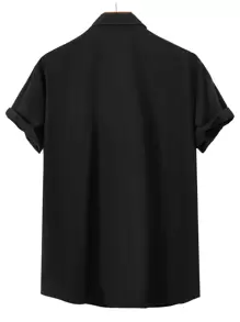 Manfinity Homme 男士单排扣缎面休闲短袖领衬衫，适合外出 - 黑色 - 查看 2