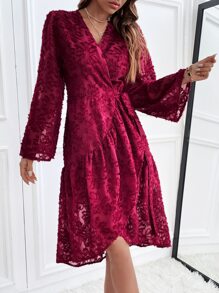 SHEIN Unity 喇叭袖荷葉邊側繫帶毛茸茸圍裹式洋裝 - 酒紅色 - 查看 1