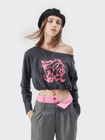 Felpa corta con stampa grafica scollatura asimmetrica