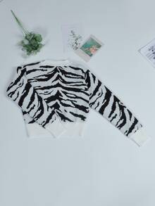 Sweater Crop Motif Garis Zebra - Hitam dan Putih - View 2