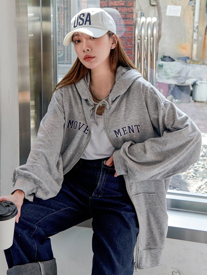 DAZY ドロップショルダー レター グラフィック フード付き