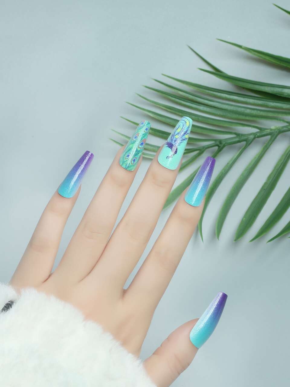 24pcs Peacock Print Fake Nail & 1pc Nail File & 1sheet Tape