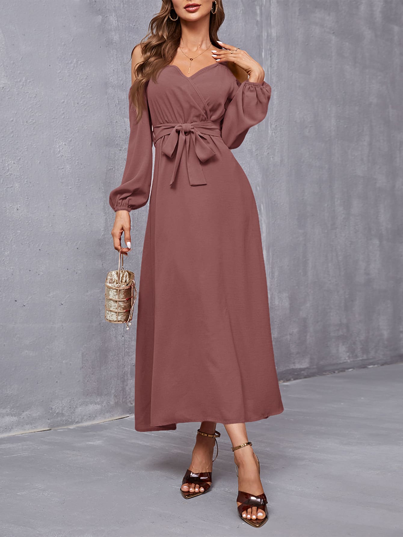 SHEIN Vestido con cinturón unicolor de hombros descubiertos - Rosa vieja - Ver 1