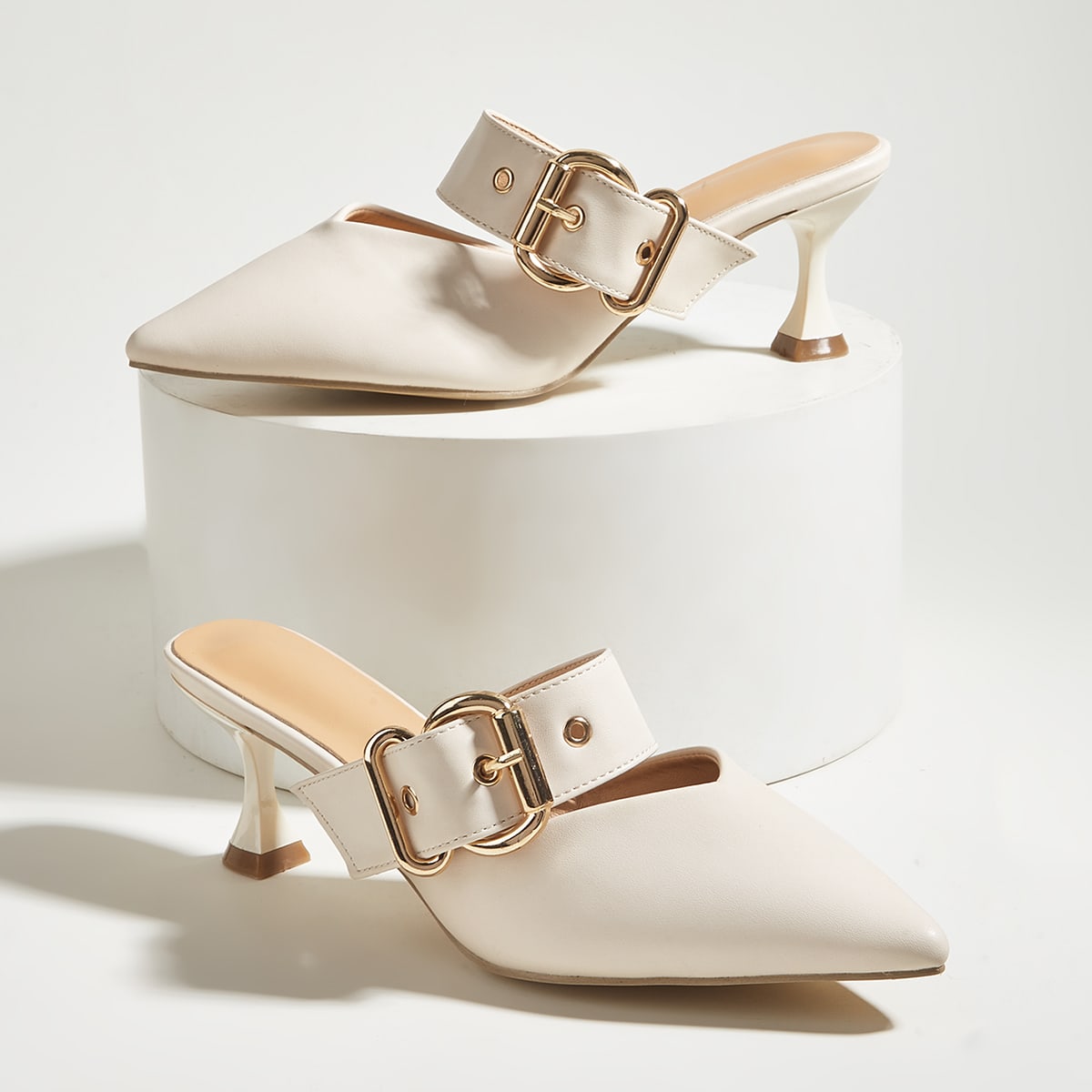 Sandalias de moda para mujer con una sola correa, tacones altos con punta puntiaguda sexy, zapatos cómodos para ir al trabajo con hebilla dorada, tac