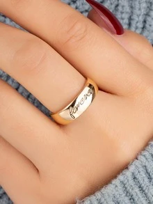 Anillo grabado con letra