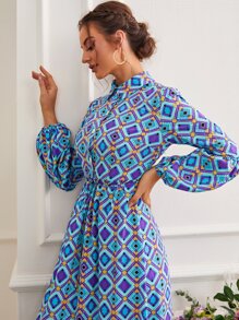 Mulvari 菱形印花燈籠袖荷葉邊腰帶襯衫洋裝