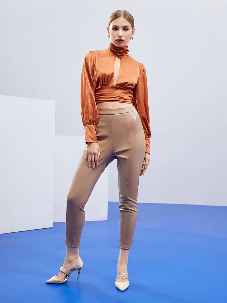 BZ Top unicolor con abertura de espalda abierta cuello vuelto de satén - Amarillo Mostaza - Añade 6