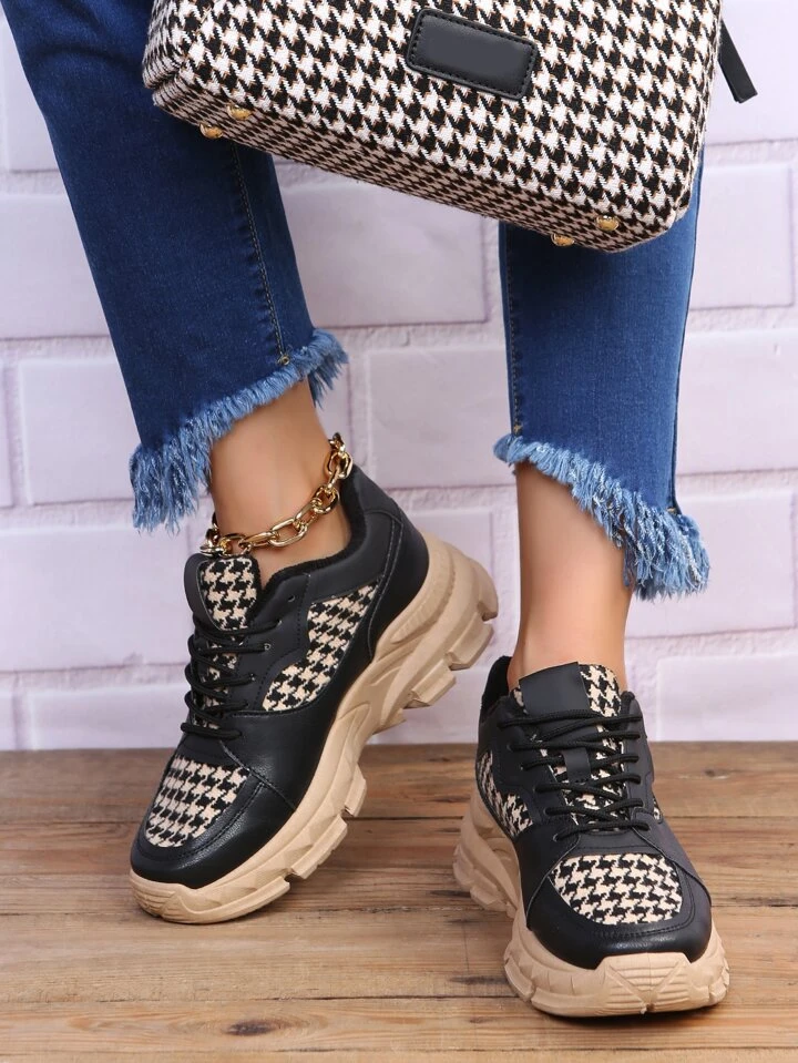 Zapatillas deportivas con estampado de pata de gallo con cordon delantero Mode de Mujer SHEIN Espana