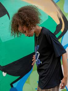 ROMWE Street Life Bear & Slogan Graphic Tee - Black - View 4