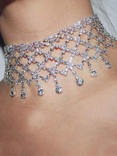 قلادة مرصعة بالراين