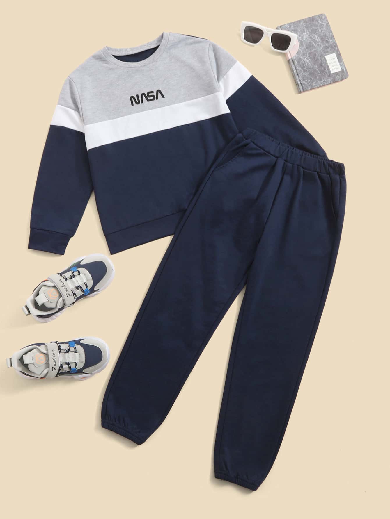 SHEIN Boys Letter Graphic Colorblock Pullover And Joggers Set - Navy Blue - View 1