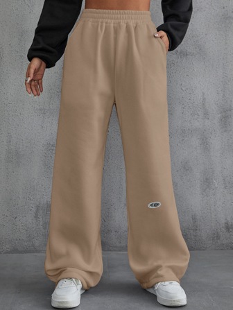 Pantalones deportivos con parche de letra con diseño con bolsillo oblicuo